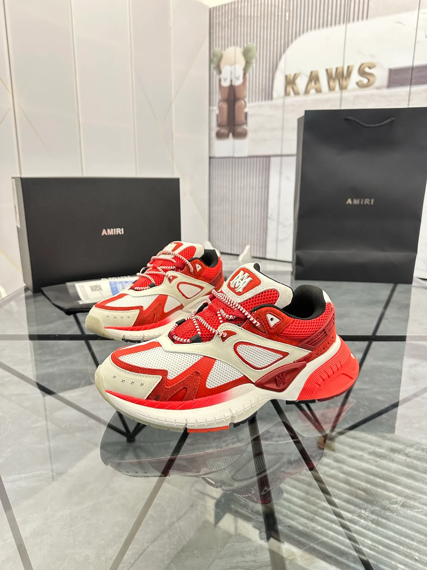 Men's shoes: 💰P720¥ Guangzhou top quality Product trademark: AMIRI* "Amir*" low-top casual shoes Regular size: 39-44 (can be customized to 45) Product materials: upper imported first-layer cowhide stitching original material, breathable lining, original outsole. Number: 525